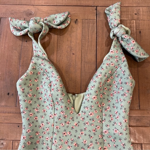 ASOS Pastel Floral Green Mermaid Dress V-neck midi Feminine Bows Cottagecore 4 - Picture 5 of 12